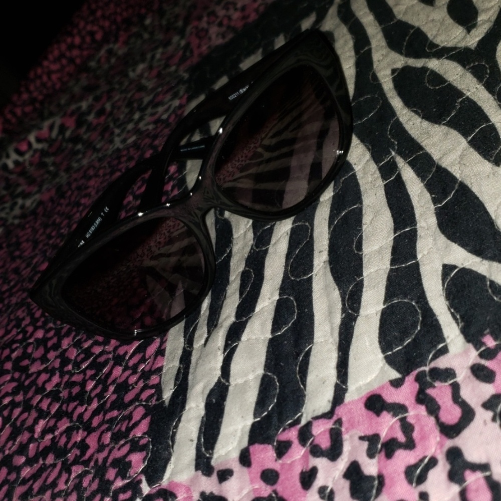 Sun glasses - Picture 3 of 3